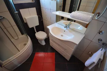 Apartment in Vir for 2–3 Guests with Balcony