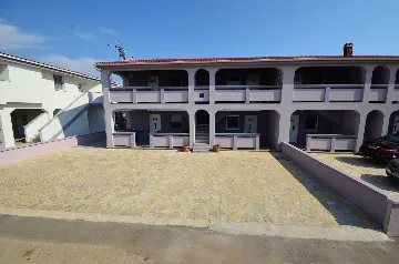 Apartment in Vir for 2–3 Guests with Balcony