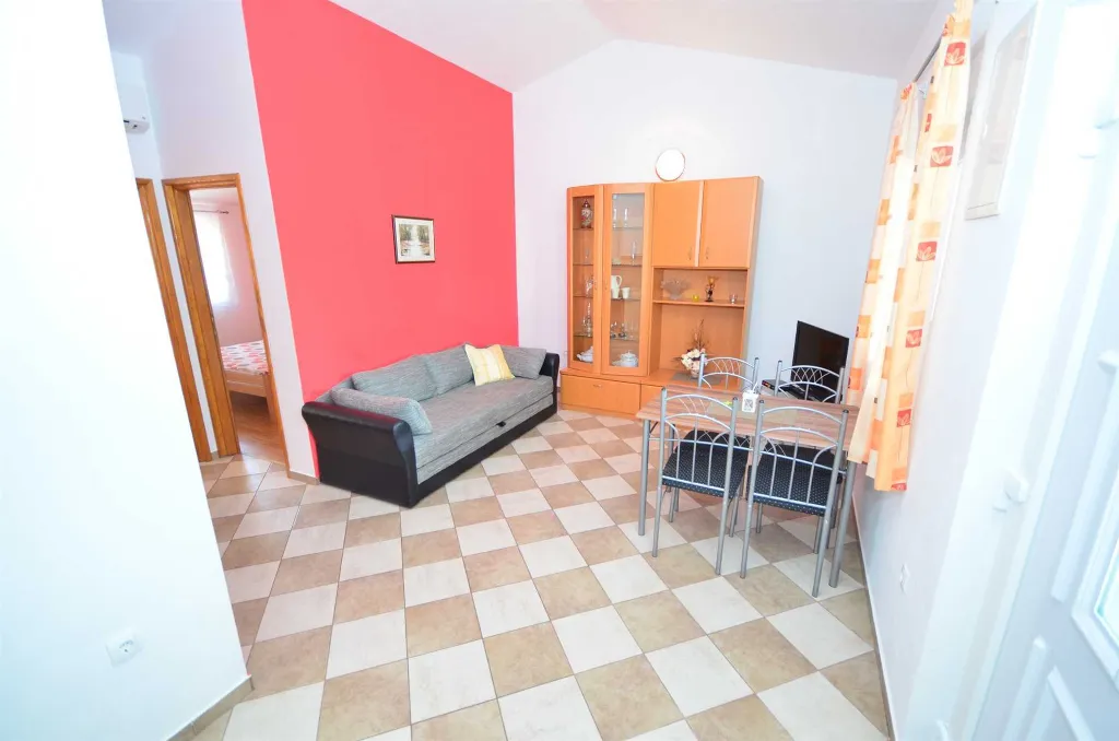 Vir Apartment for Up to 4 Guests with Balcony