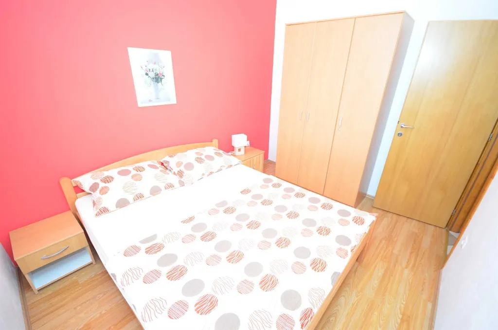 Vir Apartment for Up to 4 Guests with Balcony