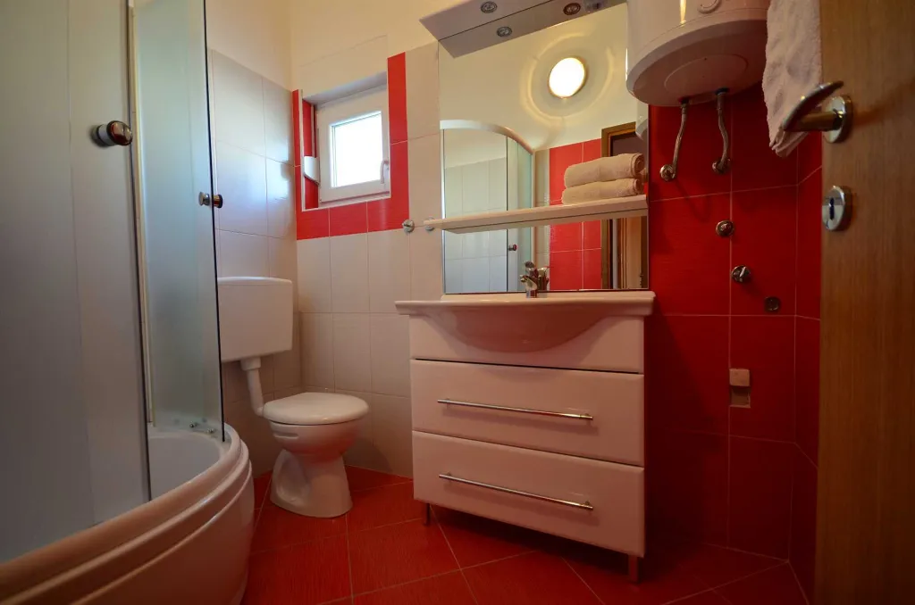 Vir Apartment for Up to 4 Guests with Balcony
