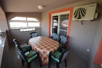 Air-Conditioned Two-Bedroom Apartment in Vir for 4