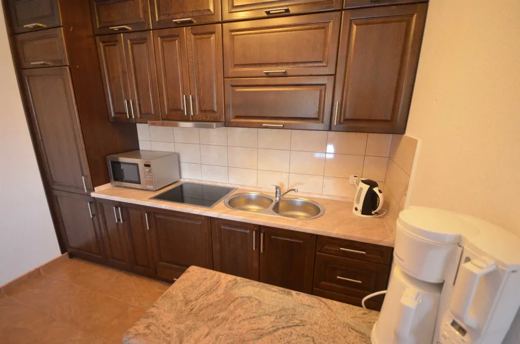 Air-Conditioned Two-Bedroom Apartment in Vir for 4