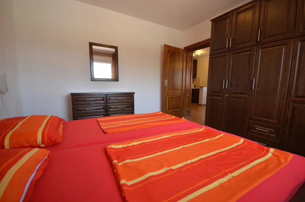 Air-Conditioned Two-Bedroom Apartment in Vir for 4