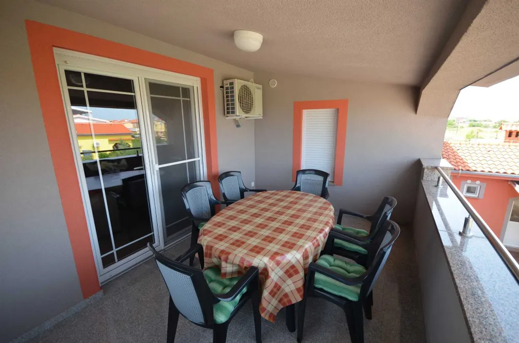 Apartment for 4 Guests in Vir with Air Conditioning