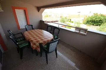 Apartment for 4 Guests in Vir with Air Conditioning