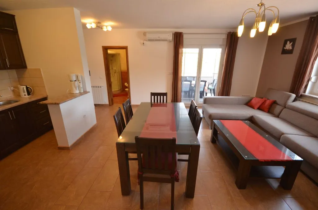 Apartment for 4 Guests in Vir with Air Conditioning