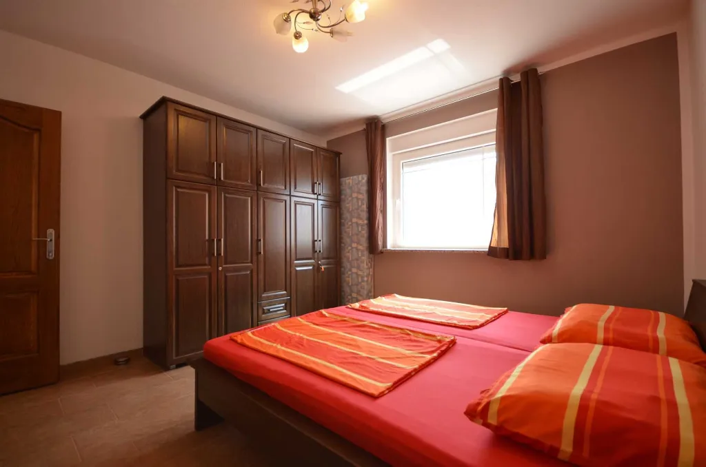 Apartment for 4 Guests in Vir with Air Conditioning