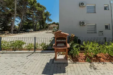 Vir Apartment for 4-6 Guests with 2 Bedrooms