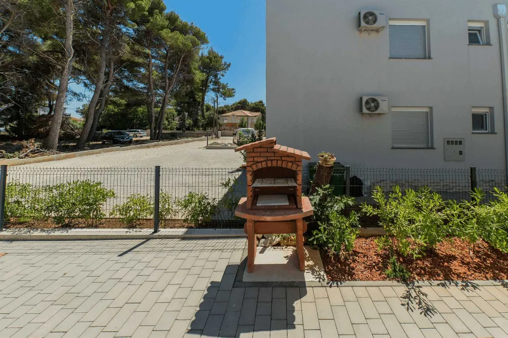 Vir Apartment for 4-6 Guests with 2 Bedrooms