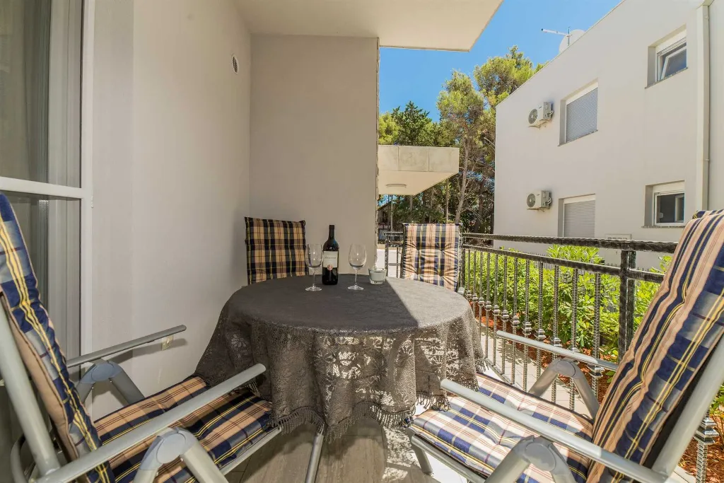Vir Apartment for 4-6 Guests with 2 Bedrooms