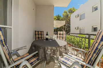 Vir Apartment for 4-6 Guests with 2 Bedrooms