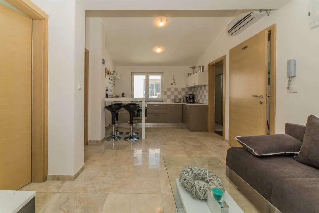 Vir Apartment for 4-6 Guests, 200m to Jadro Beach