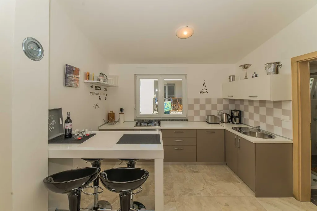 Vir Apartment for 4-6 Guests, 200m to Jadro Beach