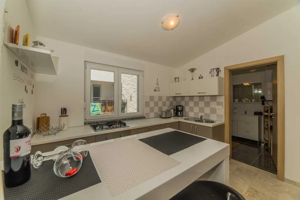 Vir Apartment for 4-6 Guests, 200m to Jadro Beach