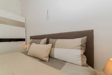 Vir Apartment for 4-6 Guests, 200m to Jadro Beach