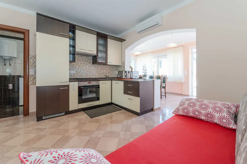 Ground-Floor Apartment in Vir for 4–5 Guests
