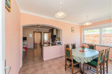 Ground-Floor Apartment in Vir for 4–5 Guests