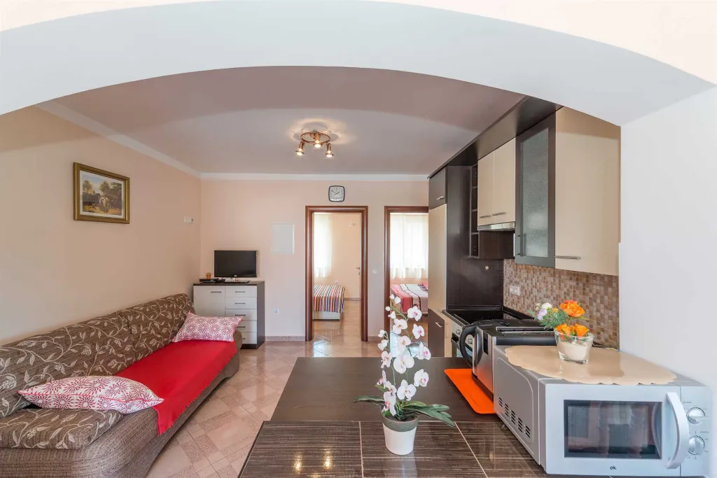 Ground-Floor Apartment in Vir for 4–5 Guests