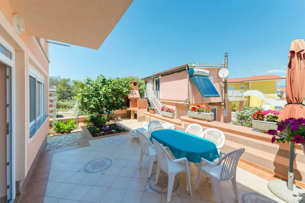 Ground-Floor Apartment in Vir for 4–5 Guests