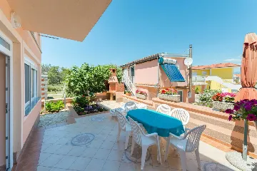 Ground-Floor Apartment in Vir for 4–5 Guests