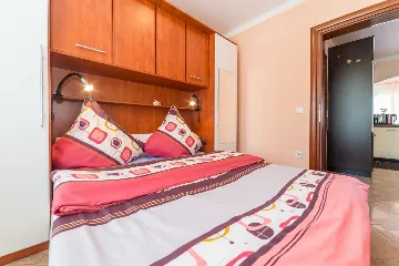 Ground-Floor Apartment in Vir for 4–5 Guests