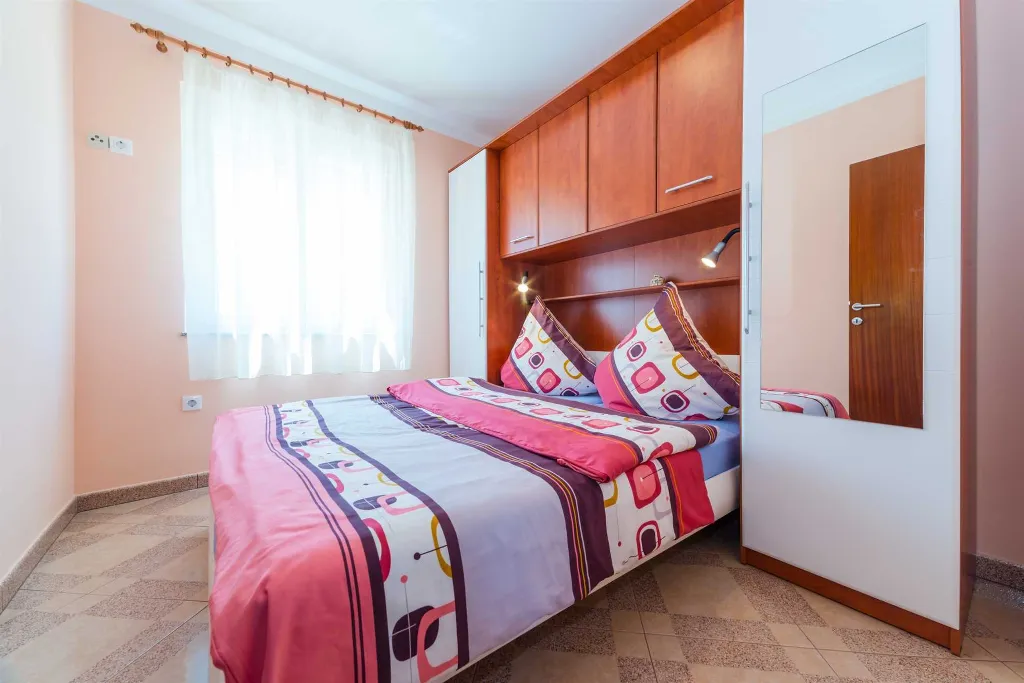 Ground-Floor Apartment in Vir for 4–5 Guests