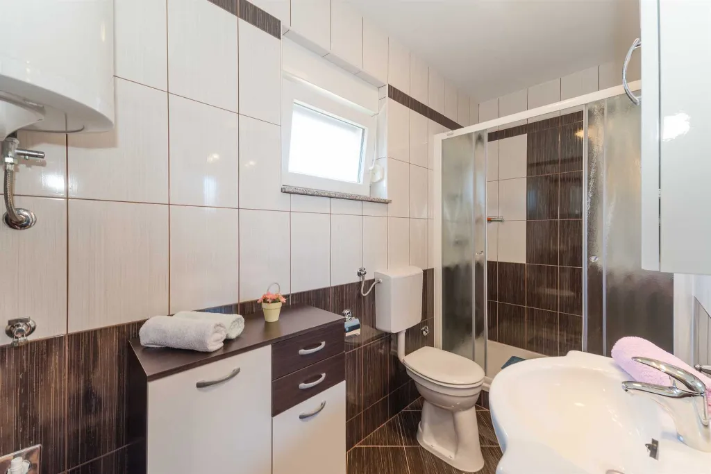 Ground-Floor Apartment in Vir for 4–5 Guests