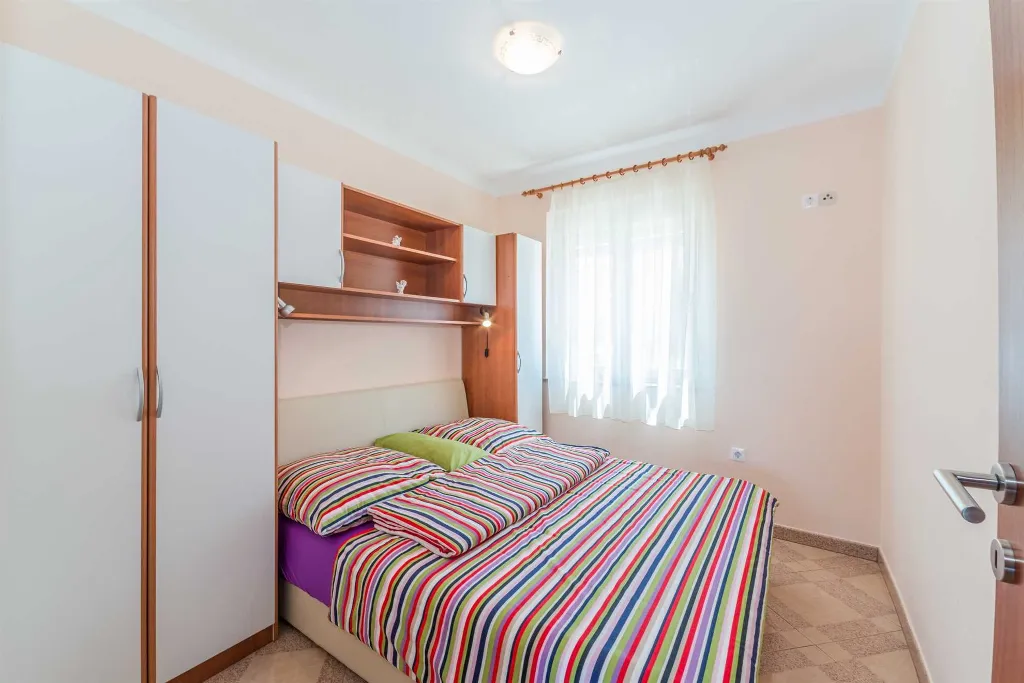 Ground-Floor Apartment in Vir for 4–5 Guests