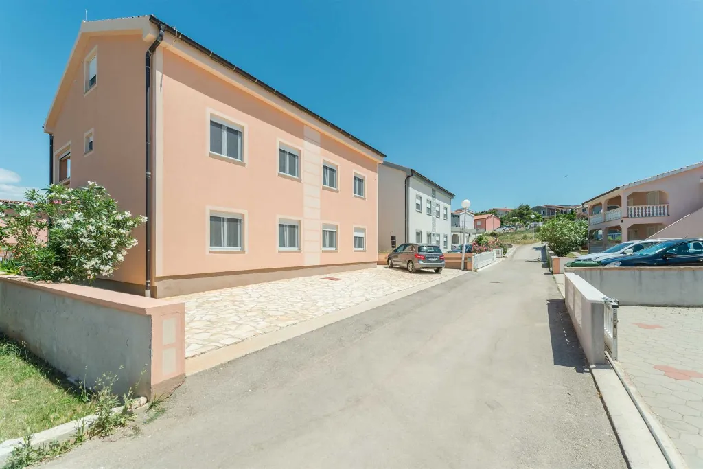 Ground-Floor Apartment in Vir for 4–5 Guests