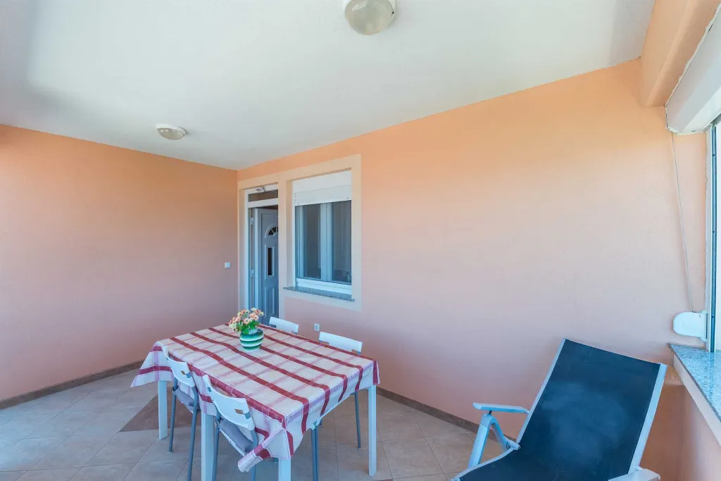 2-Bedroom Apartment for 4-5 in Vir