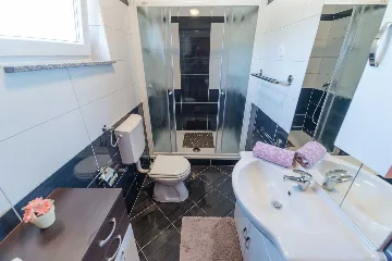 2-Bedroom Apartment for 4-5 in Vir