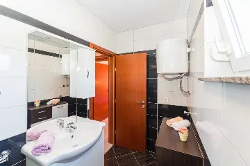 2-Bedroom Apartment for 4-5 in Vir