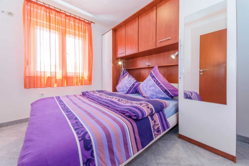 2-Bedroom Apartment for 4-5 in Vir
