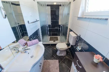 Apartment in Vir for 4–5 Guests, 50 m to Beach