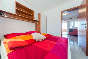 Apartment in Vir for 4–5 Guests, 50 m to Beach