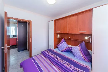 Apartment in Vir for 4–5 Guests, 50 m to Beach