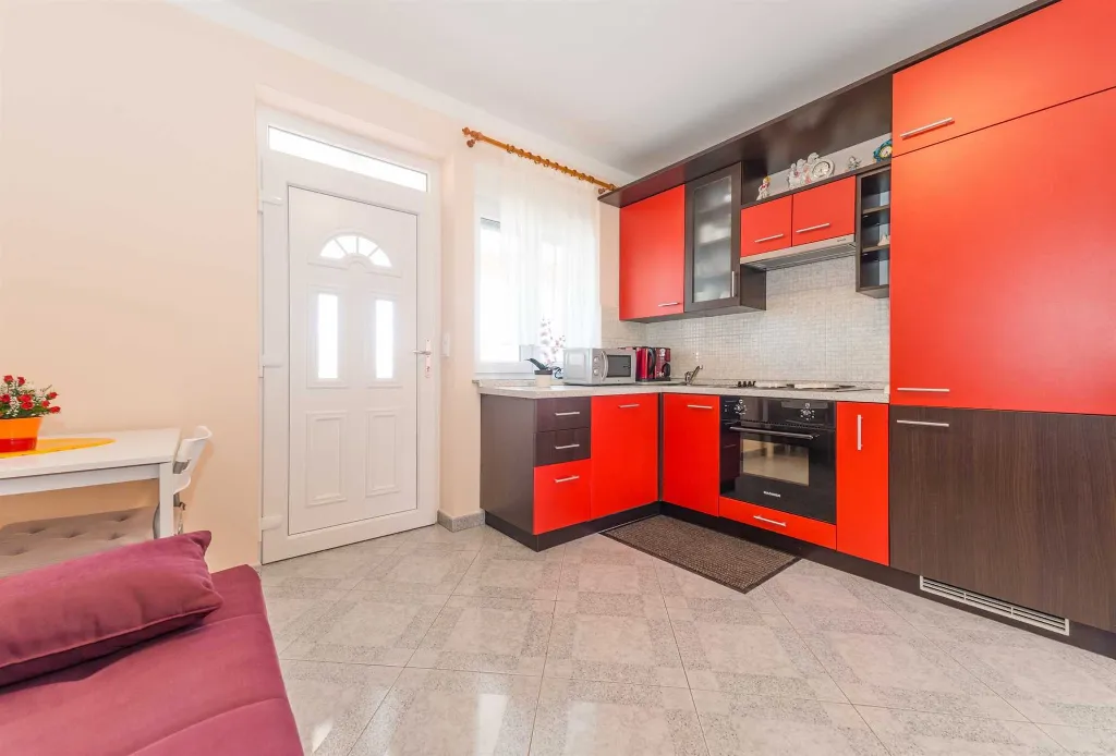 Apartment in Vir for 4–5 Guests, 50 m to Beach