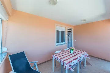 Apartment in Vir for 4–5 Guests, 50 m to Beach
