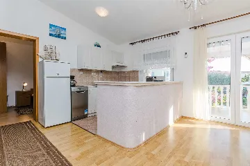 3-Bedroom Apartment in Vir for 6-8 Guests