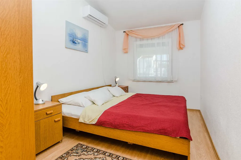 3-Bedroom Apartment in Vir for 6-8 Guests