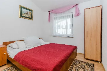 3-Bedroom Apartment in Vir for 6-8 Guests