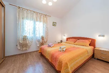 3-Bedroom Apartment in Vir, 30 m to Smratine Beach