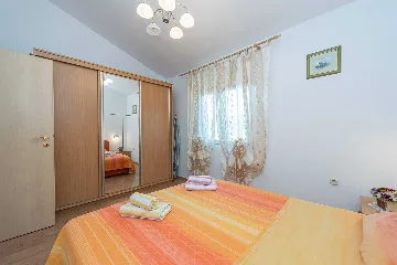 3-Bedroom Apartment in Vir, 30 m to Smratine Beach