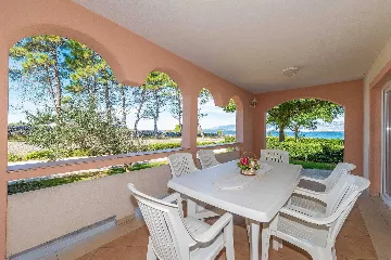 3-Bedroom Apartment in Vir, 30 m to Smratine Beach