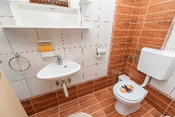 3-Bedroom Apartment in Vir, 30 m to Smratine Beach