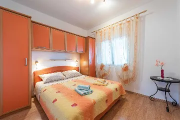 3-Bedroom Apartment in Vir, 30 m to Smratine Beach
