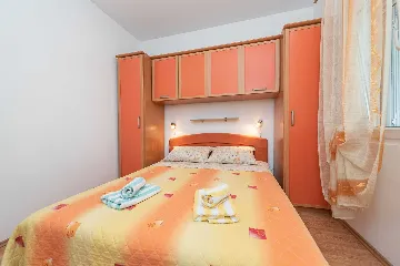 3-Bedroom Apartment in Vir, 30 m to Smratine Beach