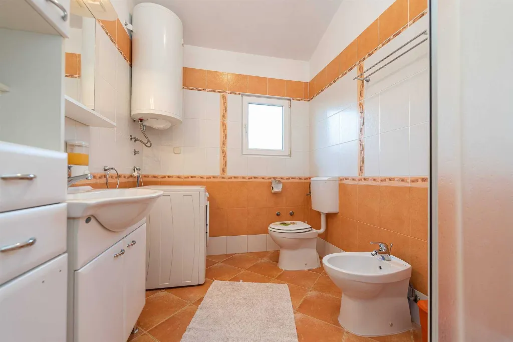 3-Bedroom Apartment in Vir, 30 m to Smratine Beach