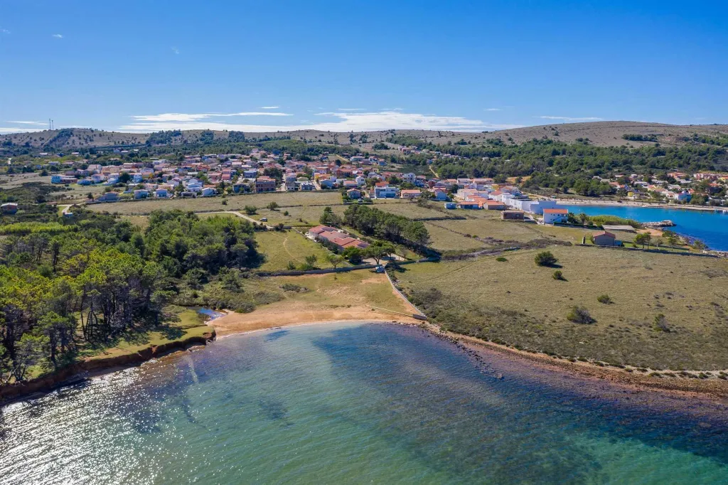 3-Bedroom Apartment in Vir, 30 m to Smratine Beach